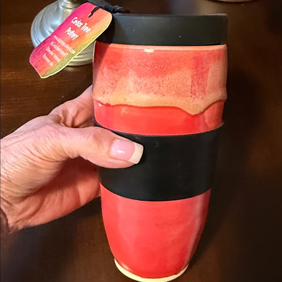 Cedar Tree Pottery, VT - Black & Shades of Coral Travel Mug- NWT - Picture 2 of 5